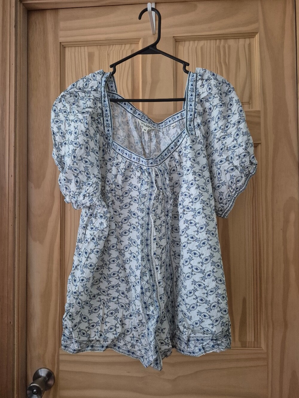 Max Studio White and Blue Floral Puff-Sleeve Tunic Top